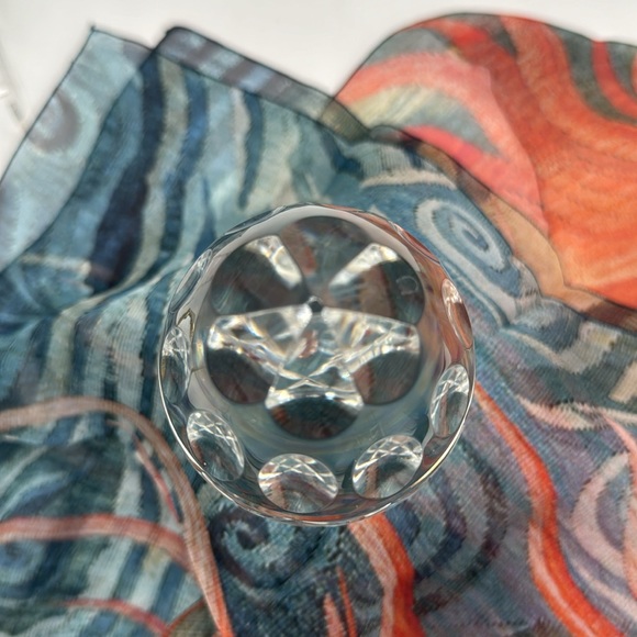 Large Clear Crystal Egg - Picture 3 of 5